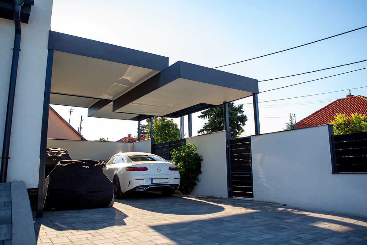 Deluxe kocsibeálló modern, egyedi kivitelben, okos extrákkal