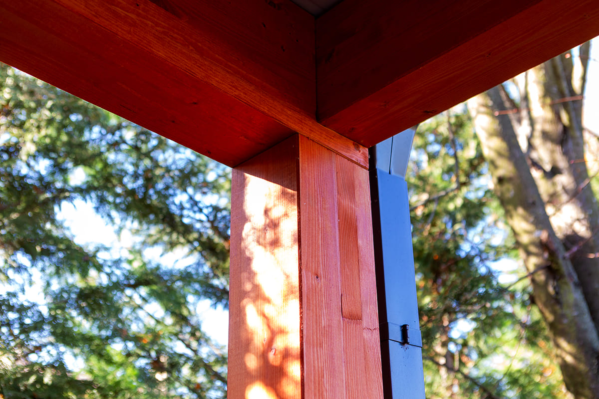 Előregyártott kocsibeálló ötletek ragasztott fa szerkezettel