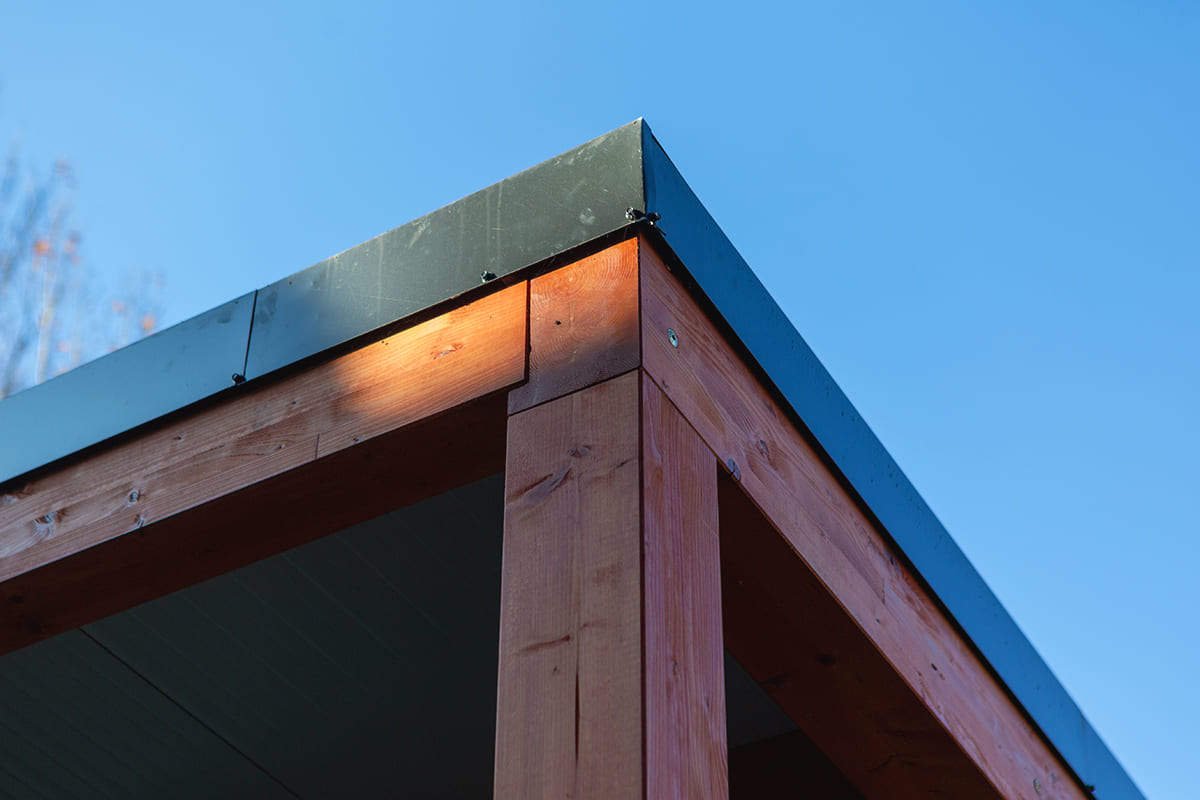 Előregyártott kocsibeálló ötletek ragasztott fa szerkezettel