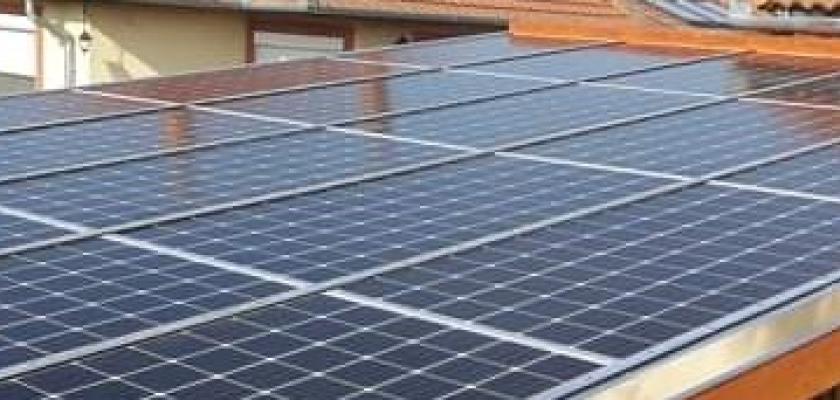 napelemes_autobeallo_ragasztott_fa_szerkezettel_01