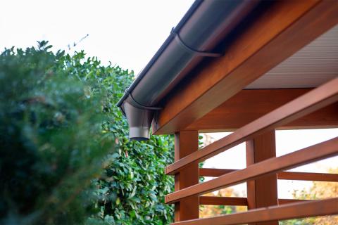 Rétegragasztott fa szerkezetes kocsibeálló szendvicspanel fedéssel