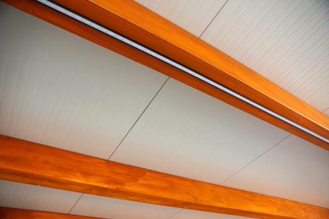 Rétegragasztott fa szerkezetes kocsibeálló szendvicspanel fedéssel