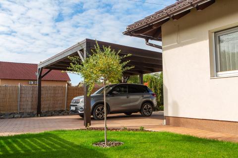 Egyedi Fa Kocsibeallo Fa Szerkezetes Kocsibeallo Dupla Kocsibeallo Autobeallo Polikarbonat Teto Felkorives Csatorna Deluxe Building