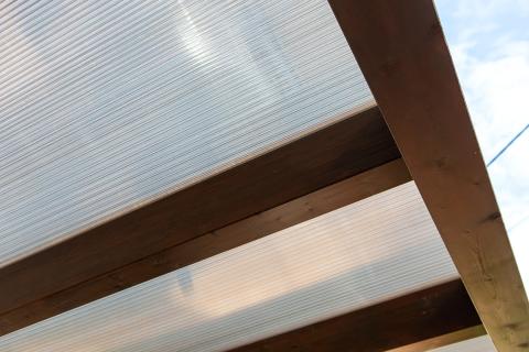 Egyedi Fa Kocsibeallo Fa Szerkezetes Kocsibeallo Dupla Kocsibeallo Autobeallo Polikarbonat Teto Felkorives Csatorna Deluxe Building