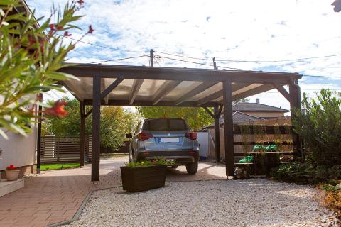 Egyedi Fa Kocsibeallo Fa Szerkezetes Kocsibeallo Dupla Kocsibeallo Autobeallo Polikarbonat Teto Felkorives Csatorna Deluxe Building