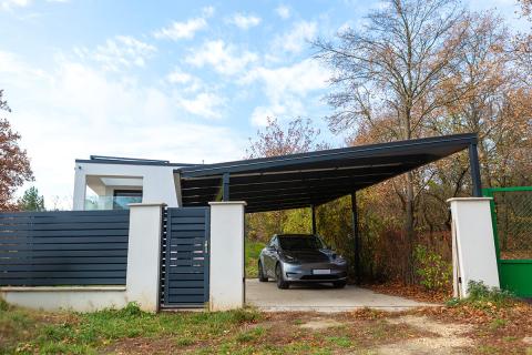 Egyedi Kocsibeallo Napelemes Kocsibeallo Dupla Kocsibeallo Autobeallo Epites Aluminium Szerkezet Deluxe Building