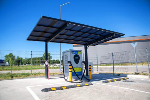 Eloregyartott Kesz Polikarbonat Teto Elektromos Auto Toltoallomas Fedes Deluxe Building