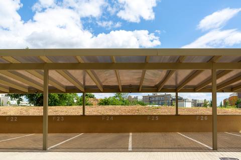 Fedett Parkolo Irodai Parkolo Szololiget Lakopark Fedett Beallo Aluminium Szerkezet Polikarbonat Fedes Deluxe Building