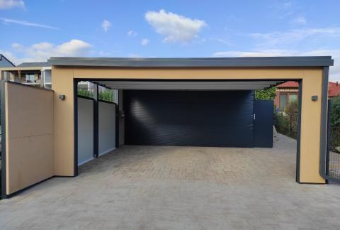 Félig zárt garázs dupla kapuval 02
