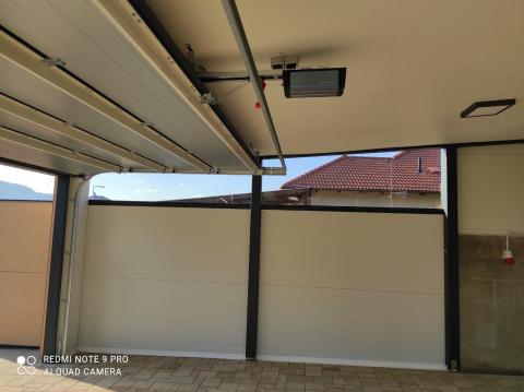 Félig zárt garázs dupla kapuval 03