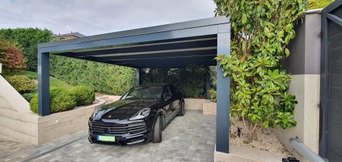 Alumínium kocsibeálló, szendvicspanel fedéssel 03