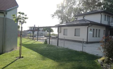 Alumínium autobeálló polikarbonát fedéssel 3