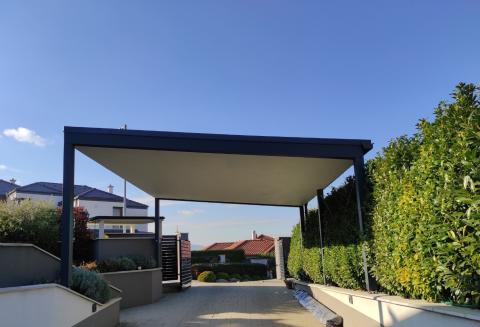 Trapézlemez fedésű, ragasztott fa szerkezetű kocsibeálló 02