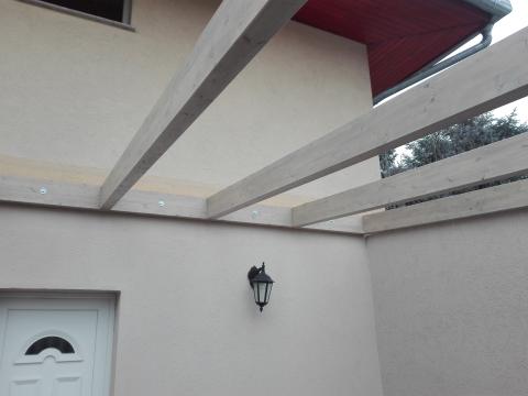 Autobeálló ragasztott fa szerkezettel füstszínű polikarbonát fedéssel 10