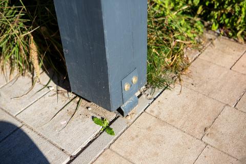 Deluxe building egyedi trapezlemez fedesu kocsibeallo ragasztott fa szerkezet elektromos hormann garazskapu antracit szin 08