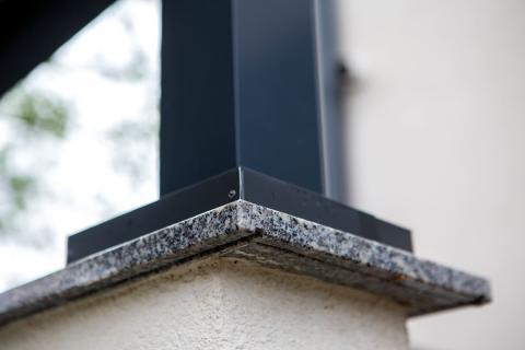 Deluxe building kocsibeallo aluminium szerkezet antracit szendvicspanel fedes negyzetes csatorna modern fedett kukatarolo 12