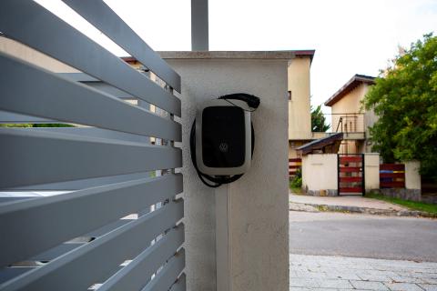 Deluxe building napelemes aluminium kocsibeallo szurke porszorassal polikarbonat teto negyzetes csatorna 08 0