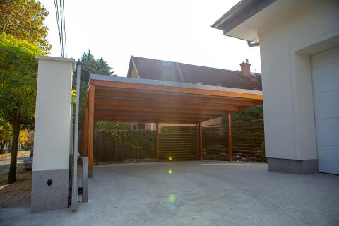 Rétegragasztott fa szerkezetes kocsibeálló szendvicspanel fedéssel