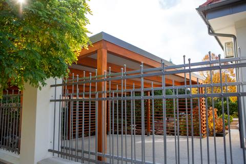 Deluxe building retegragasztott fa szerkezetes kocsibeallo szendvicspanel fedes oldalzaras lecezes ives csatorna 10