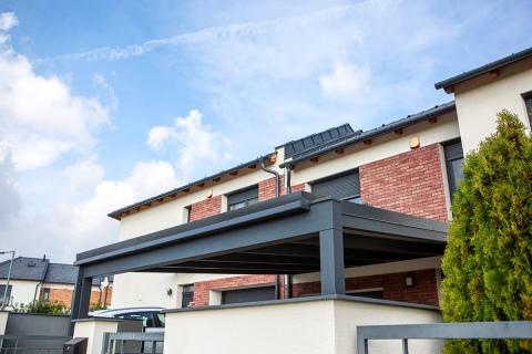 Deluxe building szendvicspanel fedesu kocsibeallo retegragasztott fa szerkezet antracit egyedi nyitott 06