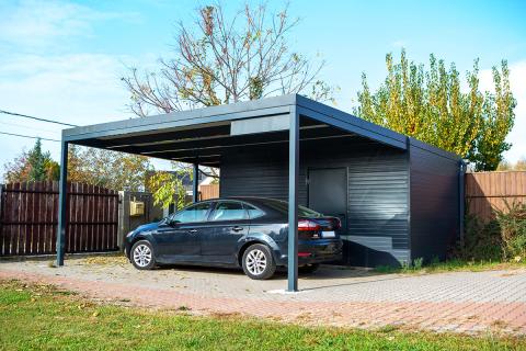 Deluxe egyedi aluminium szerkezetu kocsibeallo antracit szendvicspanel fedes taroloval negyzetes csatornaval 4