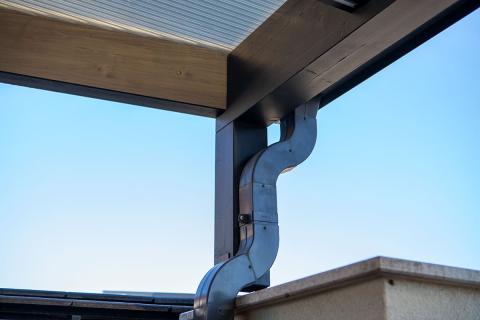 Deluxe egyedi fa szerkezetes dupla kocsibeallo elektromos garazskapuval hormann 4 min