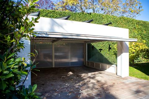 Deluxe kocsibeallo billenokapuval.zarodo egyedi dupla garazs 01