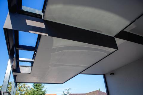 Egyedi design elemekkel tervezett dupla autóbeálló-10