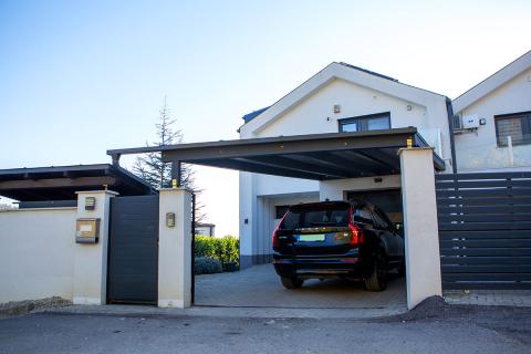 Deluxe kocsibeallo uregkamras polikarbonat tetovel antracit 04