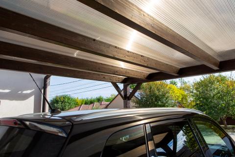 Egyedi fa kocsibeallo fa szerkezetes kocsibeallo dupla kocsibeallo autobeallo polikarbonat teto felkorives csatorna deluxe building 13