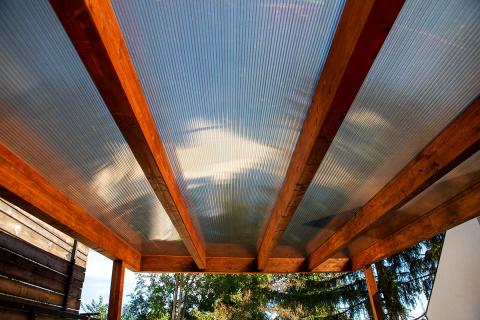 Egyedi fa kocsibeallo polikarbonat teto retegragasztott fa egyedi meret 10 3