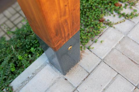 Egyedi fa kocsibeálló polikarbonát tetővel, 100% UV-védelemmel