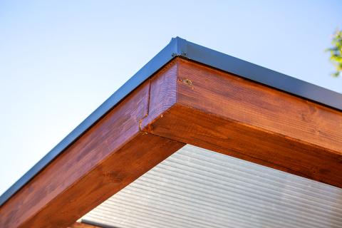 Egyedi fa kocsibeálló polikarbonát tetővel, 100% UV-védelemmel