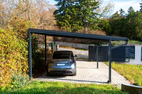 Egyedi kocsibeallo napelemes kocsibeallo dupla kocsibeallo autobeallo epites aluminium szerkezet deluxe building 13