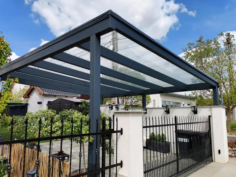 Egyedi modern uvegfedesu kocsibeallo fa szerkezetu 02