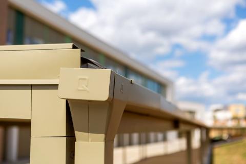 Fedett parkolo irodai parkolo szololiget lakopark fedett beallo aluminium szerkezet polikarbonat fedes deluxe building 08