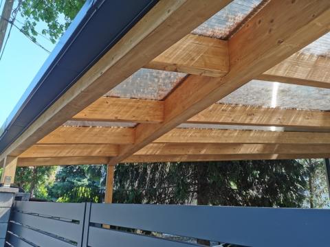 Lazúr festésű, ragasztott fa kocsibeálló, polikarbonát fedéssel 05