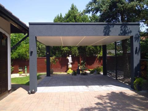 Modern kocsibeálló ragasztott fa szerkezettel, trapéz lemez fedéssel és vakolt dobozolással 01