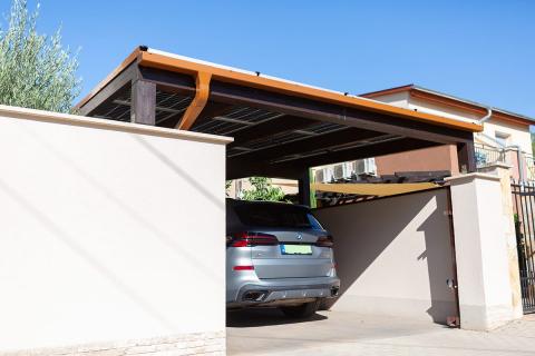 Napelemes kocsibello fa szerkezetes autobeallo elektromos auto tolto szimpa beallo egyedi deluxe building 02