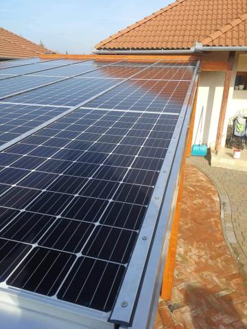 Napelemes autobeallo ragasztott fa szerkezettel 03