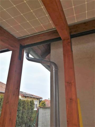 Napelemes autobeallo ragasztott fa szerkezettel 05