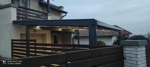 Ragasztott fa, polikarbonát fedésű kocsibeálló, LED csík világítással 08