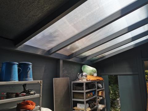 Ragasztott fa szerkezetű korcolt lemez fedésű zárt garázs 05