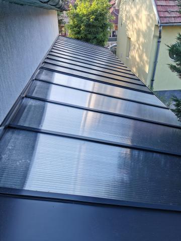 Ragasztott fa szerkezetű korcolt lemez fedésű zárt garázs 12