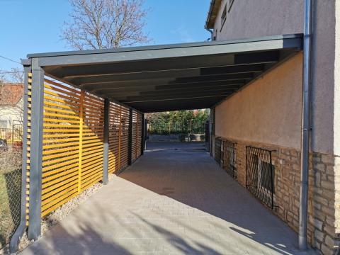 Ragasztott fa szerkezetű, polikabonát fedesű kocsibeálló 02