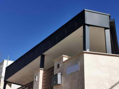 Ragasztott fa szerkezetű, trapéz lemez fedesű kocsibealló 02