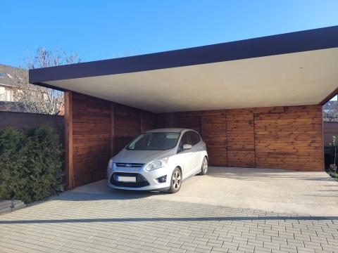 Ragasztott fa szerkezetű trapézlemez fedésű dupla kocsibeálló tárolóval 02