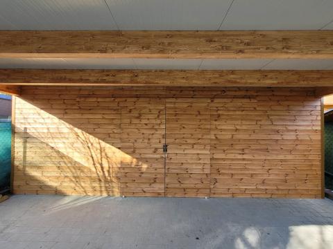 ragasztott fa szerkezetű kocsibeálló szendvicspanel fedéssel, tárolóval_2