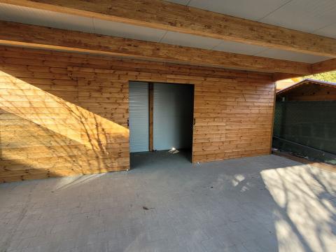 Ragasztott fa kocsibeallo szendvicspanel fedes taroloval Deluxe Building5