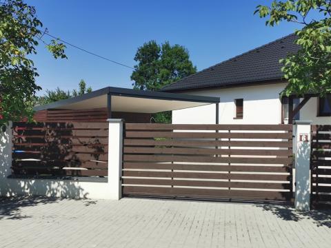 Vas szerkezetű, trapéz lemez fedésű beálló, belső borítással 4